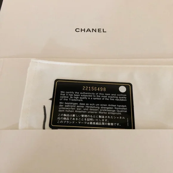 Classic and iconic Chanel reissue 2.55 in black calf leather. Like new condition - Picture 10 of 11